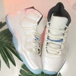 Jordan 11 Blue White size 7youth/8.5womens/39EU 000775